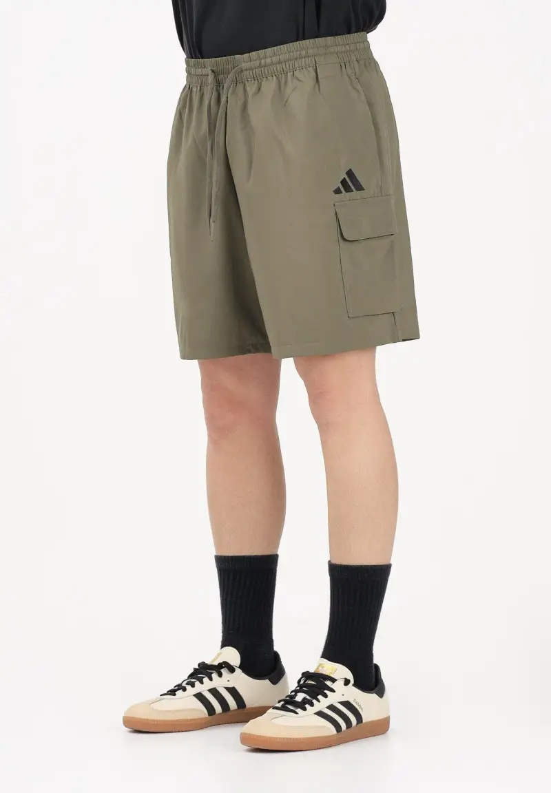 adidas performance Shorts sportivo ESSENTIALS SMALL LOGO CARGO CHELSEA verde militare da uomo