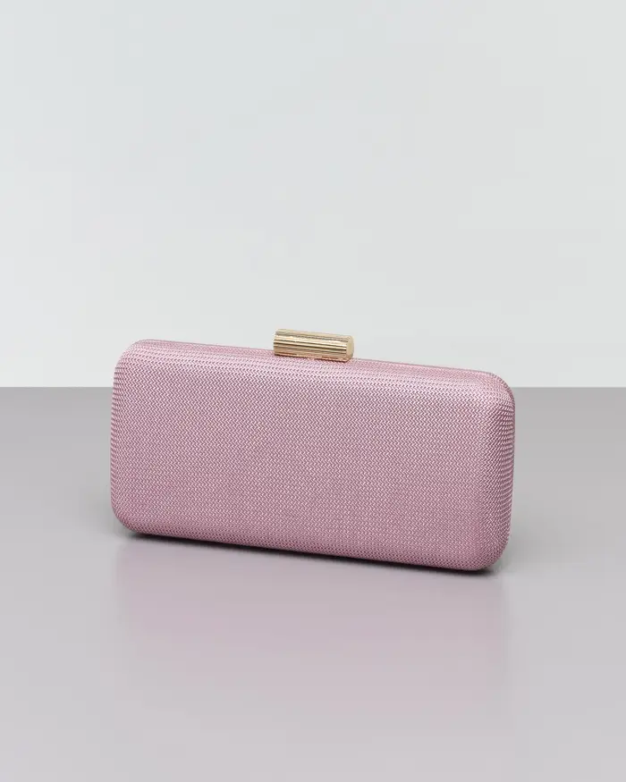 Clutch rigida rosa cipria in tessuto lavorato a micro rete con chiusura a scatto tubolare in metallo dorato