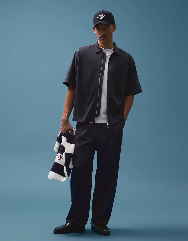 Bershka Pantaloni Super Baggy Fit Con Pinces Fluidi Uomo Marino