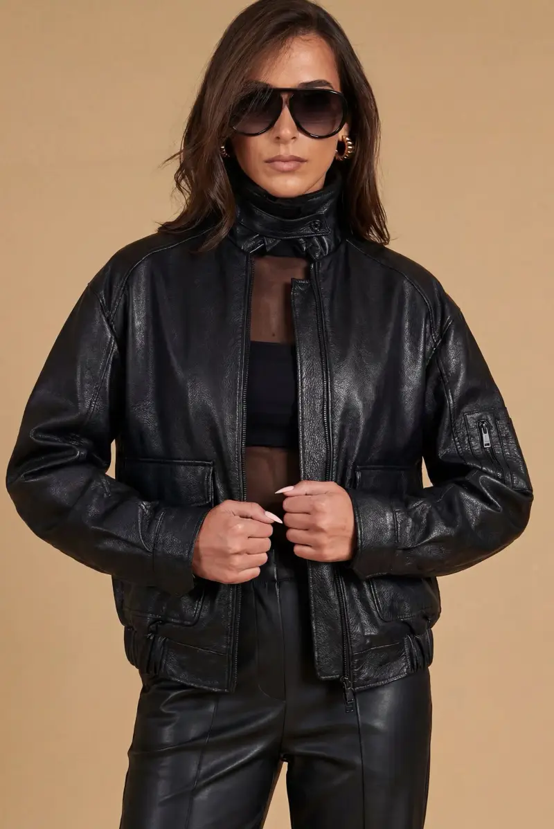 D Arienzo Bomber oversize in pelle raggrinzita nera con colletto in montone staccabile, Seleziona Nero