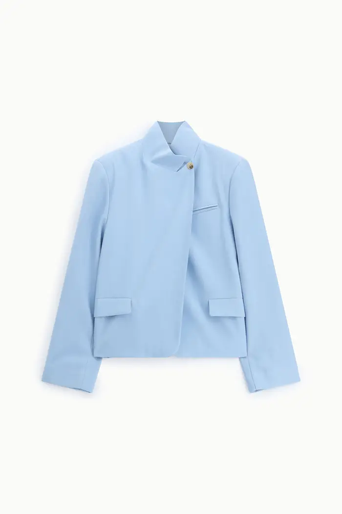 Blazer corto con collo alto e tasche a patta