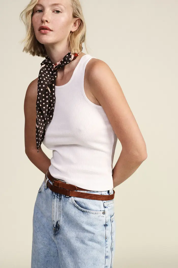 Dixie Top smanicato a costine girocollo fit aderente