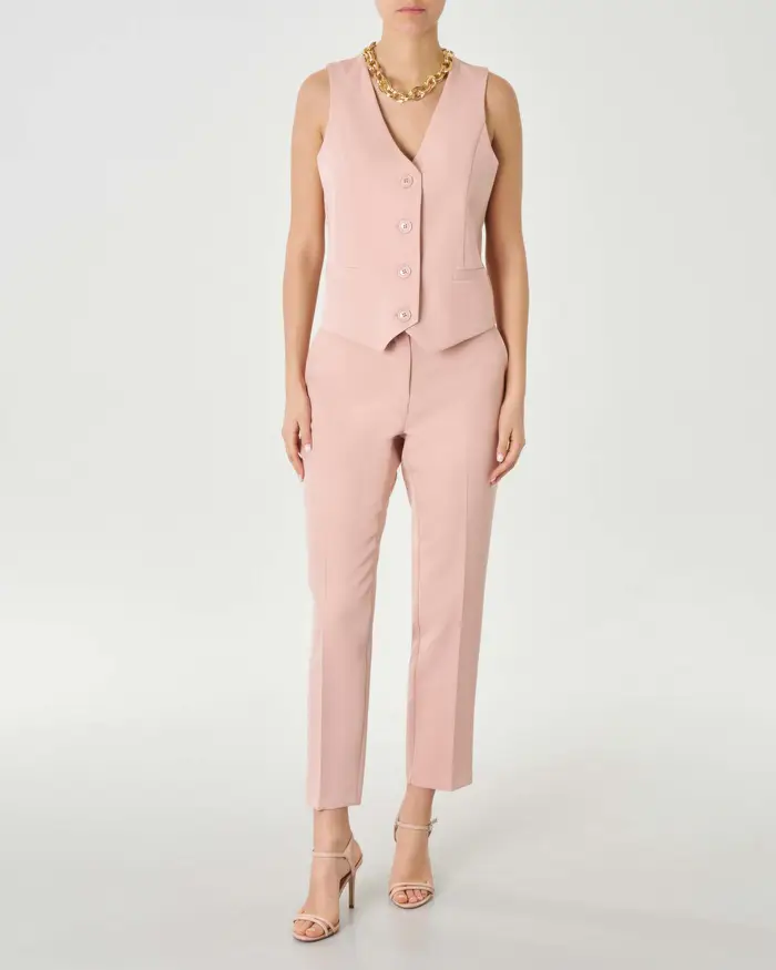 Pantaloni slim alla caviglia rosa cipria in tessuto tecnico con piega stirata fronte e retro