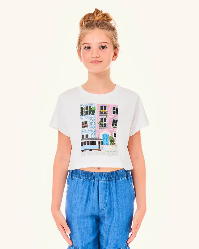 T-shirt bianca in cotone a maniche corte con maxi stampa Lisbona con strass ed incrocio sul retro