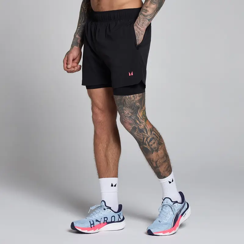MyProtein Pantaloncini MP uomo Training 5 2 in 1 tessuto - Nero/rosa vibrante