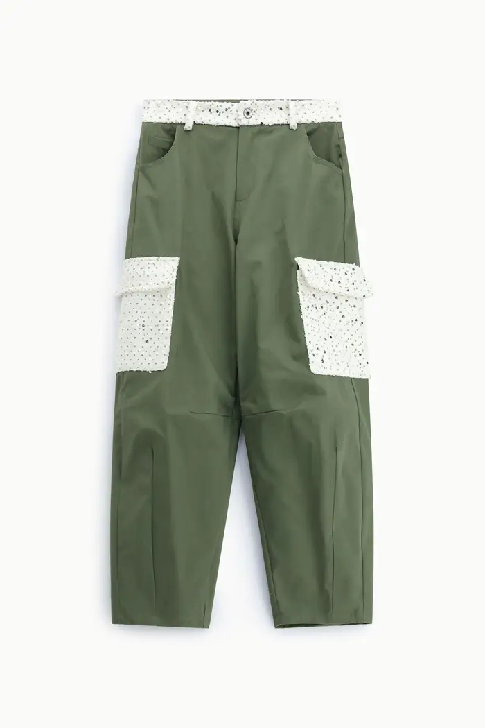 Trousers ampi con tasche cargo ricamate New verde