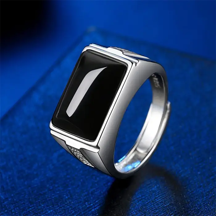 Nuovo arrivo Anello da uomo Rettangolo di cristallo Accessori per dito verde Anello regolabile in calcedonio vintage Anello in argento 925 Gioielli maschili