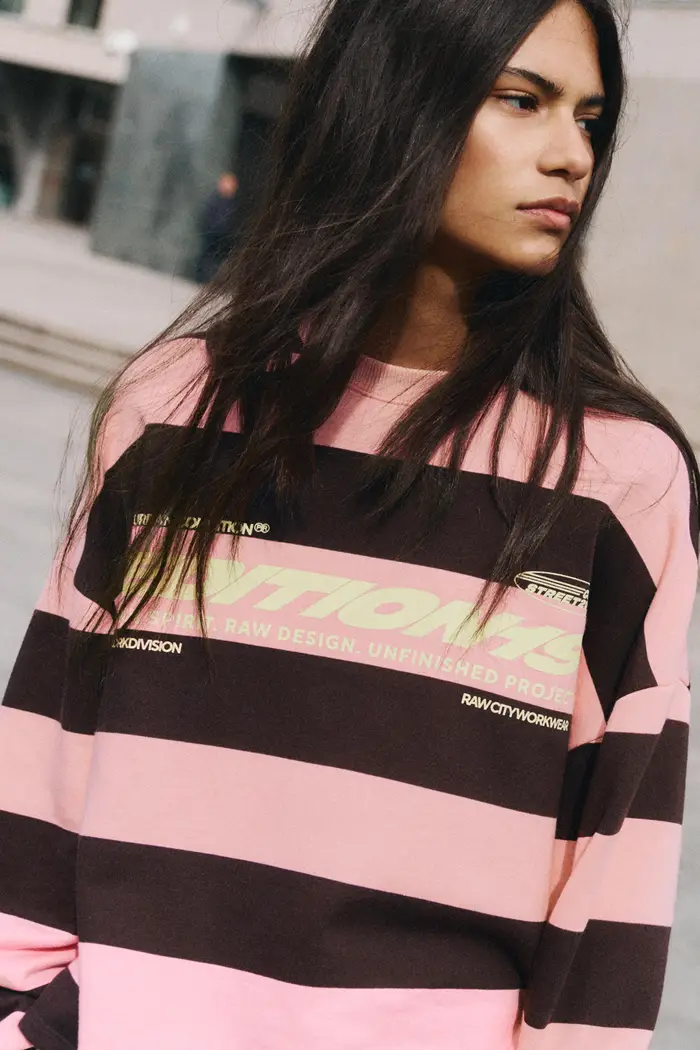 Pull&Bear Felpa Girocollo A Righe Con Testo Rosa medio