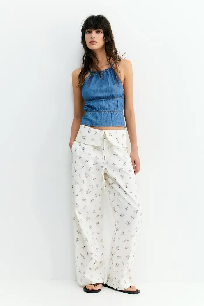 Pull&Bear Pantaloni A Fiori Con Risvolto In Vita Bianco