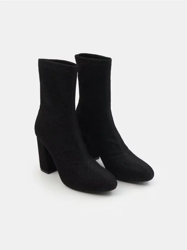 Sinsay Stivaletti con tacco Nero 4418670