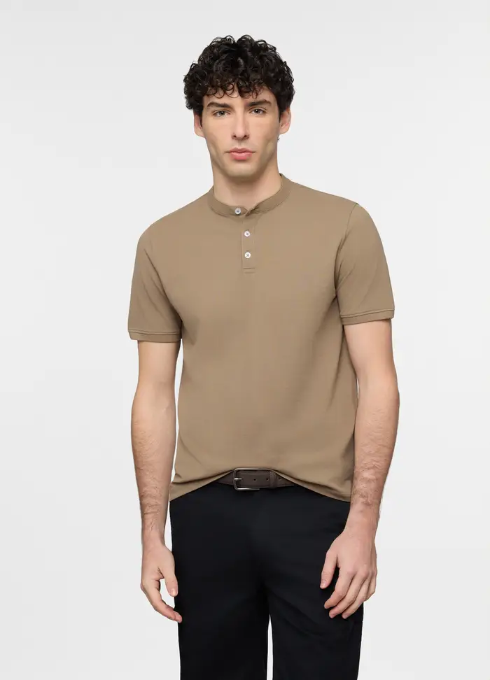 Polo A Maniche Corte Con Collo Coreano Uomo, Marrone chiaro